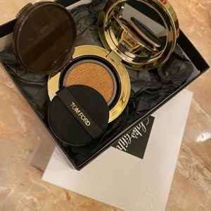 Tom Ford illuminate wet foundation. # 6.5  sable. Used once . Too dark for me